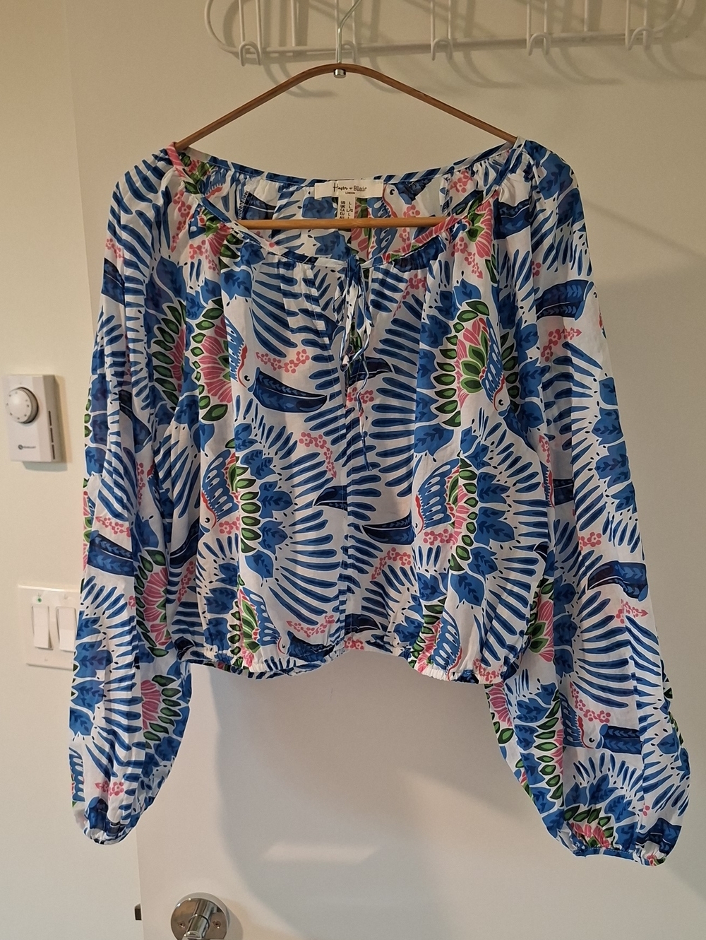 Haver & Blair White & Tropical Toucan Floral Cropped Puff-sleeve Blouse (Size L)